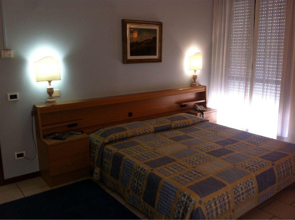Hotel Cristallo Barga 弗纳茨迪巴戈 外观 照片