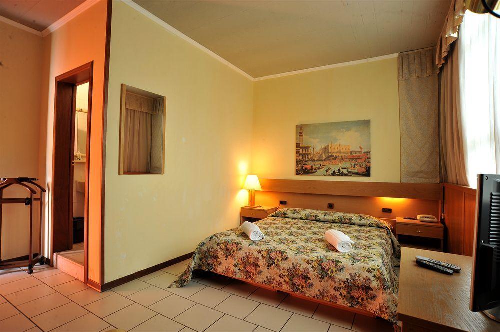 Hotel Cristallo Barga 弗纳茨迪巴戈 外观 照片