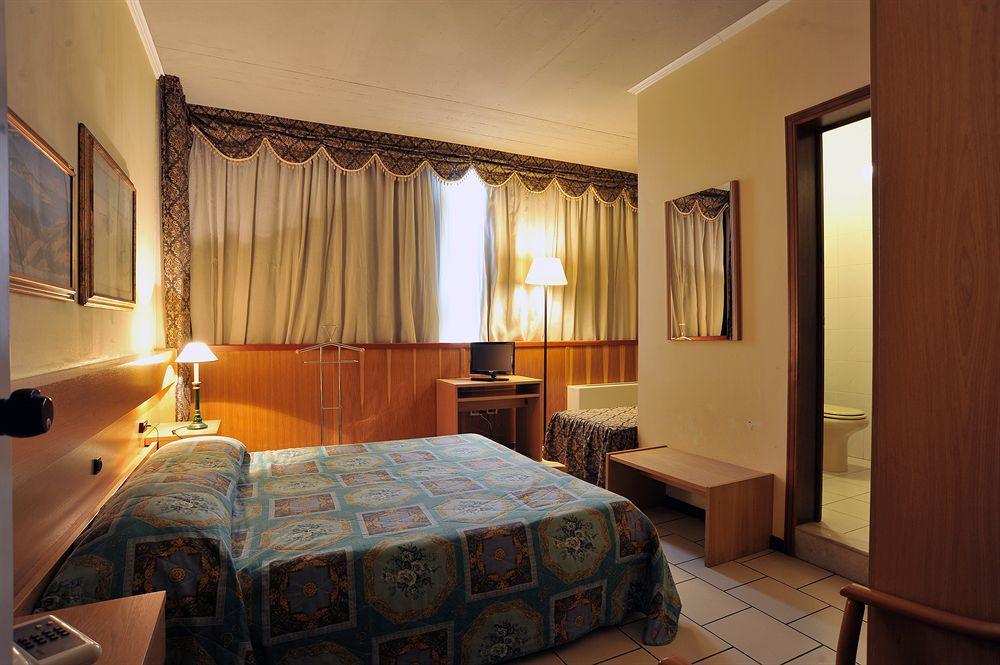 Hotel Cristallo Barga 弗纳茨迪巴戈 外观 照片