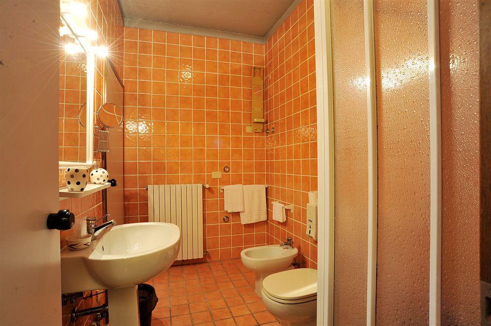 Hotel Cristallo Barga 弗纳茨迪巴戈 外观 照片