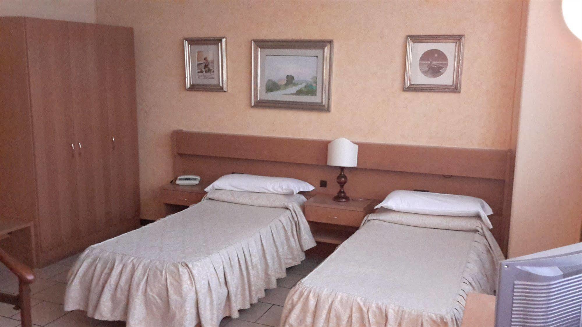 Hotel Cristallo Barga 弗纳茨迪巴戈 外观 照片